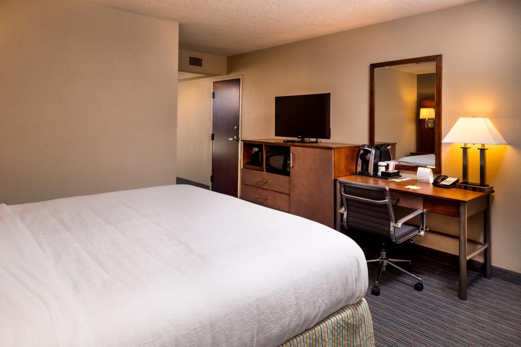 Holiday Inn Hotel & Suites Oklahoma City North By Ihg Buitenkant foto